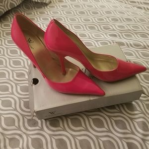 Bright pink pointed-toe heels
